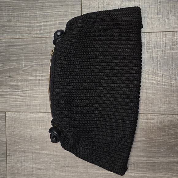 Elegant Black Knit Clutch. Exelent Used Conditon.